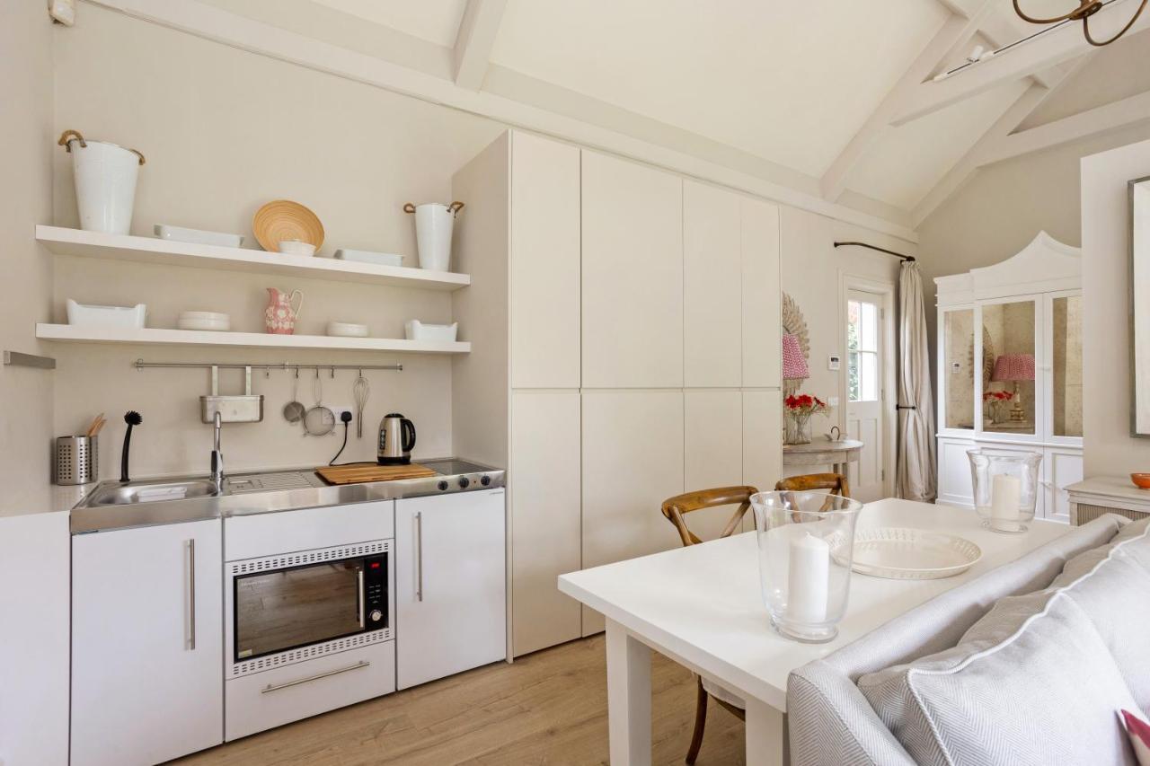 The Annexe - Beautiful Apartment With Garden Close To Heathrow And Windsor Staines-upon-Thames Exterior photo
