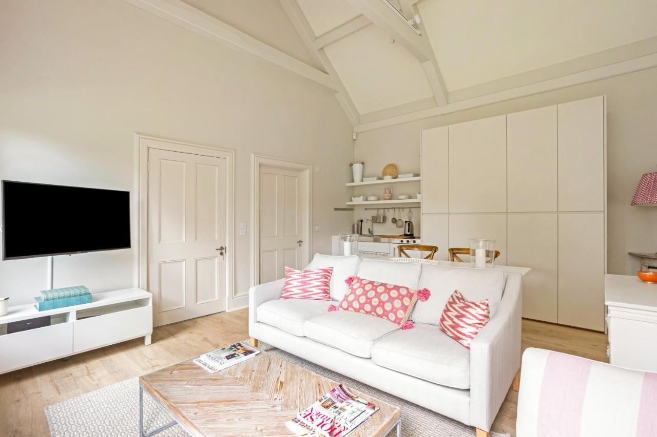 The Annexe - Beautiful Apartment With Garden Close To Heathrow And Windsor Staines-upon-Thames Exterior photo